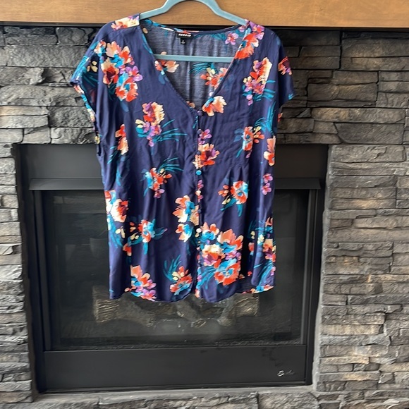 Beautiful floral blouse - Picture 2 of 4